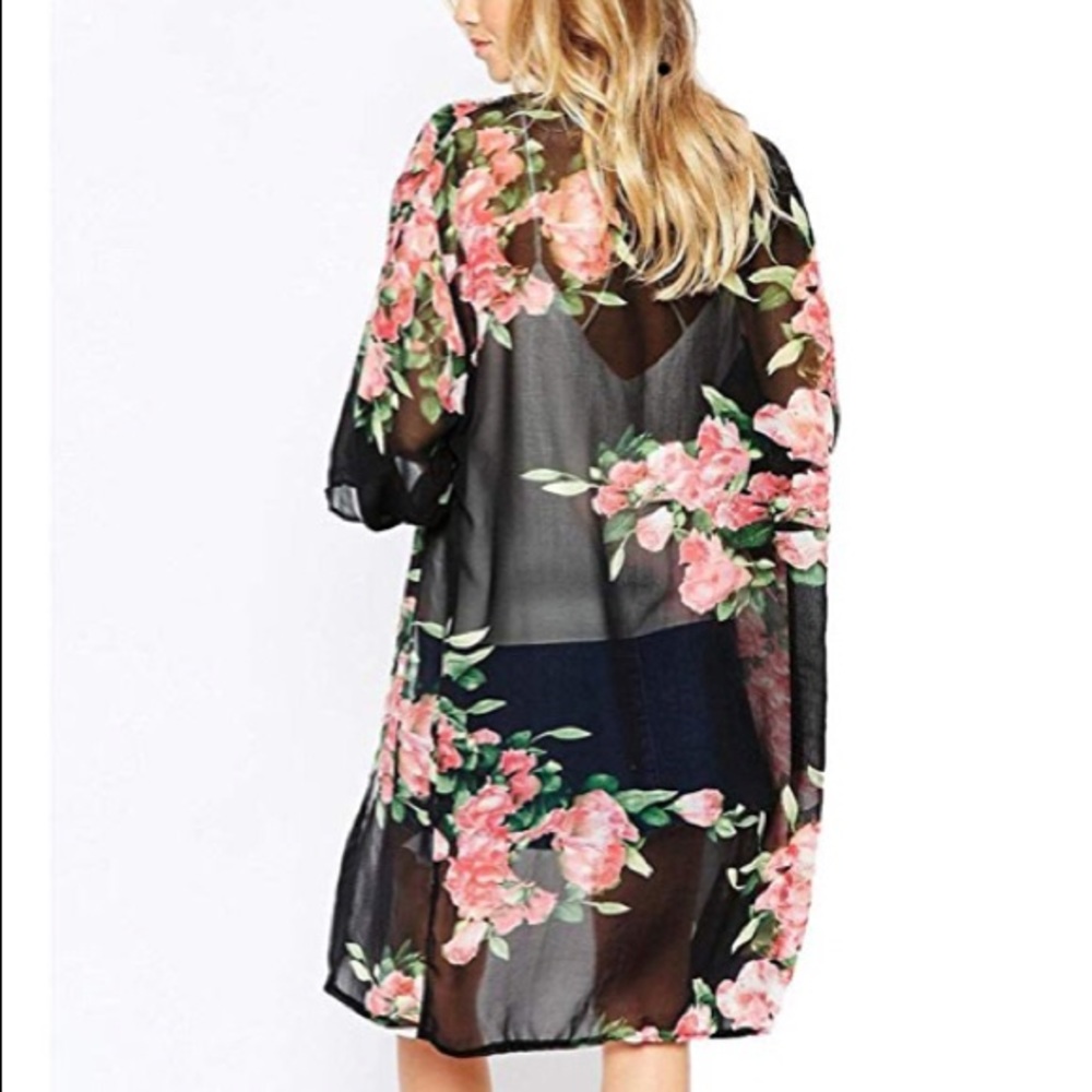 Black floral kimono ✨